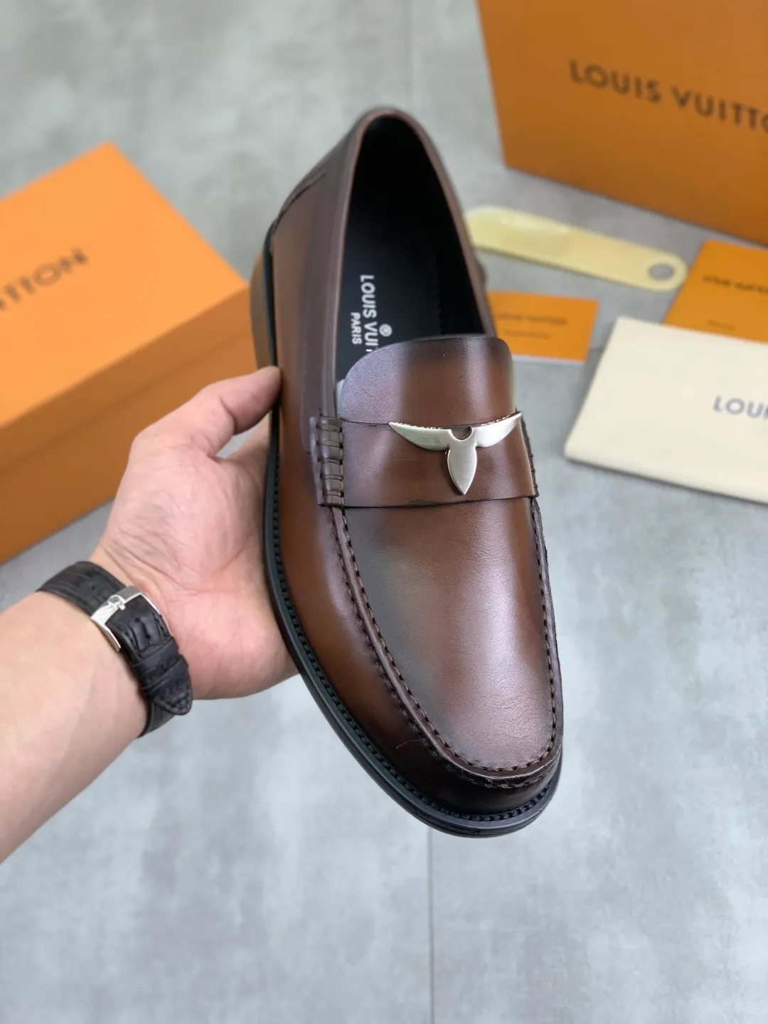 Men's men's shoes 💰P542 New style 💶[LOUIS VUITTON] Water-dyed Niuli Original order New style 🍀LV Louis Vuitton *——Top version of LV classic leather shoes! Made of imported original calfskin, original leather side strips and wear-resistant high-end rubber outsole! High quality products! Color: 3️⃣optional Size: 38-44 (45 customized)